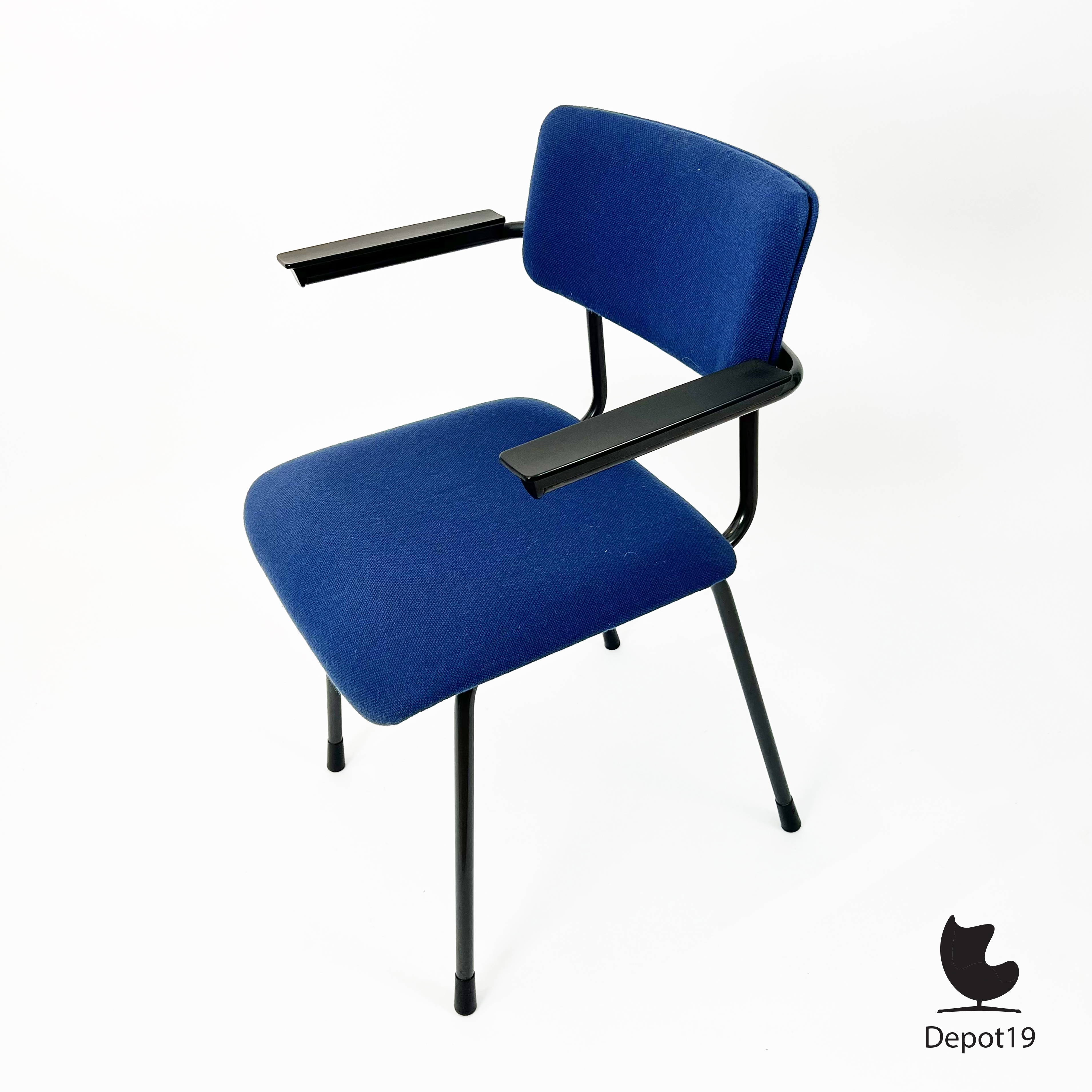 globaal registreren Overeenstemming Gispen 1235 stoel ontwerp Andre Cordemeyer 1960s blauw | Depot 19