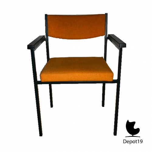 Martin_Visser_Stackable_chairs_with_arms_spectrum__depot_19_olst_4.jpg