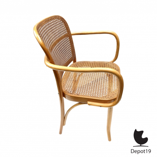 811_thonet_model_praag_811_designed_by_Josef_Hoffman_1930s_with_arms_CZ_2_6.jpg