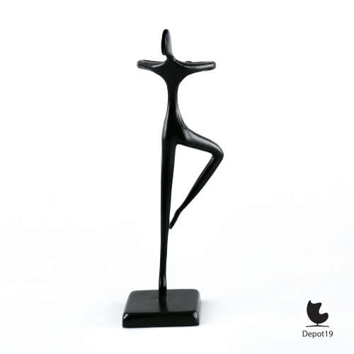 Bronze_sculpture_ballet_dancer_Retire_by_Bodrul_Khalique__Depot19_vintage_design_classics_VNTG_3.jpeg