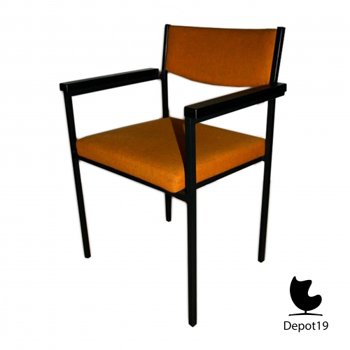 Martin_Visser_Stackable_chairs_with_arms_spectrum_depot_19_Olst_13.jpg