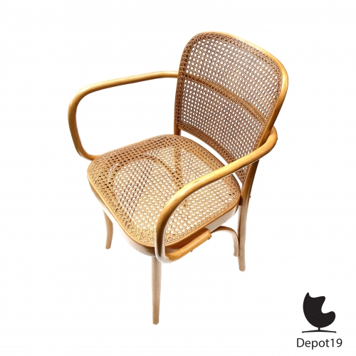 811_thonet_model_praag_811_designed_by_Josef_Hoffman_1930s_with_arms_CZ_2_1.jpg