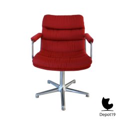 Alternative view of Artifort Harcourt fauteuil Michigan 450