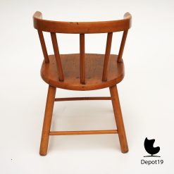 Alternative view of Herlag Deventer beuken kinderstoel 1970s