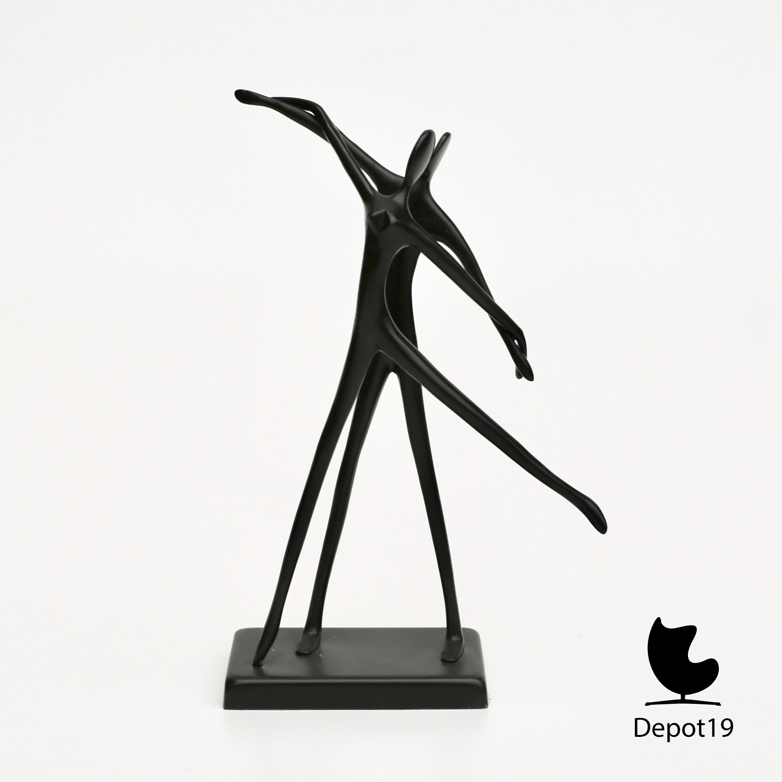 Sculptuur brons Bodrul Khalique twee dansende figuren