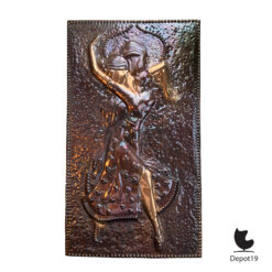 Vintage koper reliëf dansende vrouw – repoussé wanddecoratie uit Chernivtsi Sovjetperiode 1