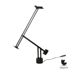 Alternative view of Richard Sapper Artemide Tizio Tafellamp 1972