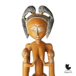 Akan Ghanese houtsculptuur tweeling moederbeeld ca 1960 detail