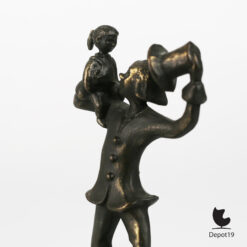 Sculptuur brons Corry Ammerlaan Artihove Clown met meisje 1990s detail 2