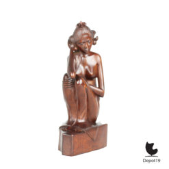 A.A. Fatimah art-deco houtsnijwerk Bali houten beeld vrouw zittend ca 1930 5